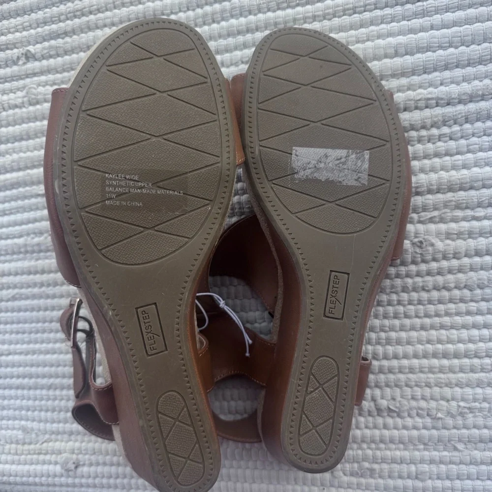 Flex Step Tan Comfort Sandals Buckle Strap Wide 11 Casual Summer